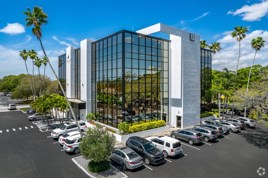 5999 Central Ave, Saint Petersburg, FL à louer - Photo du bâtiment - Image 1 de 15
