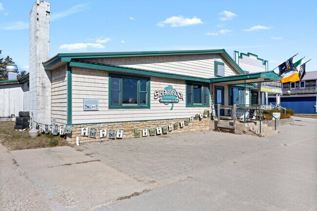 Plus de détails pour Beaver Island Bar and Restaurant – Commerce de détail à vendre, Beaver Island, MI