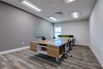 225 SW 7th Ter, Gainesville, FL for lease Interior Photo- Image 2 of 7