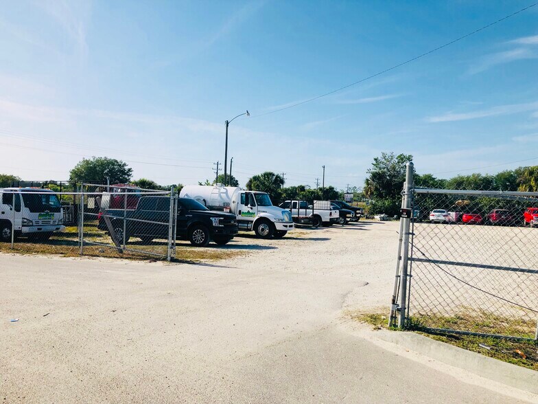 18931 Babcock Ranch Rd, North Fort Myers, FL à louer - Photo du bâtiment - Image 2 de 4