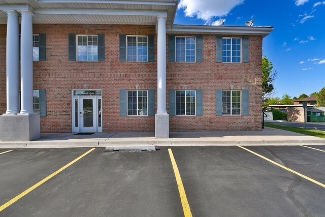 5663 S Redwood Rd, Salt Lake City, UT à louer - Photo du bâtiment - Image 2 de 9