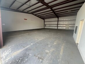 1630 Seaborn Rd, Ponder, TX for lease Interior Photo- Image 2 of 6