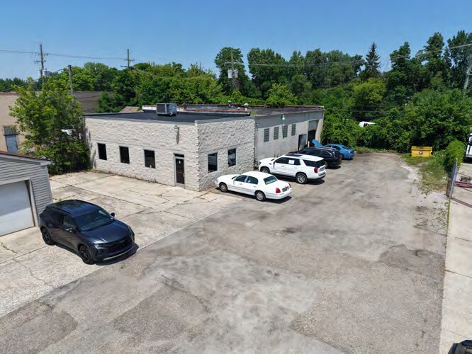 32440 W 8 Mile Rd, Farmington Hills, MI for sale - Building Photo - Image 3 of 3