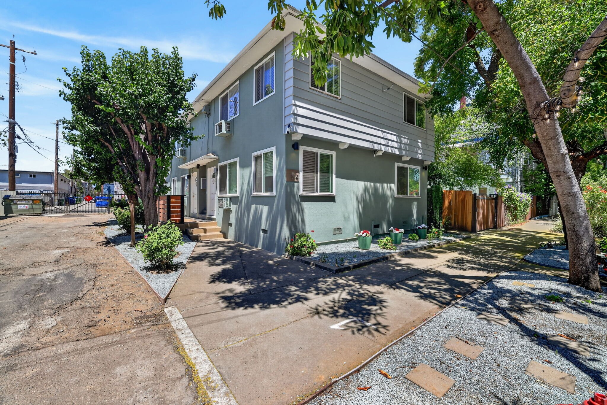 614 17th St, Sacramento, CA à vendre Photo du bâtiment- Image 1 de 15