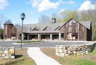 Plus de détails pour 641 Main St s, Woodbury, CT - Commerce de détail à louer