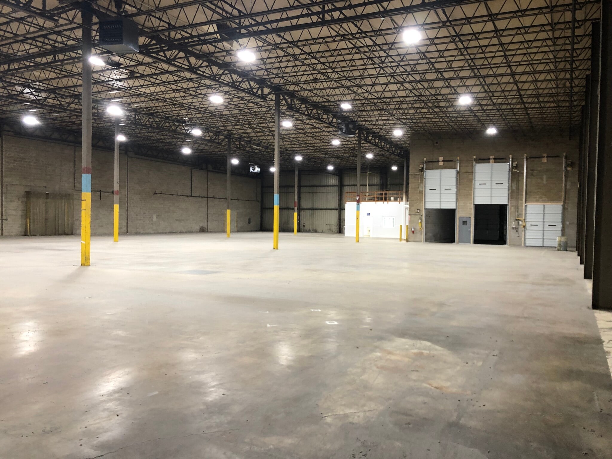 3841-3865 Swanson Ct, Gurnee, IL for lease Interior Photo- Image 1 of 13