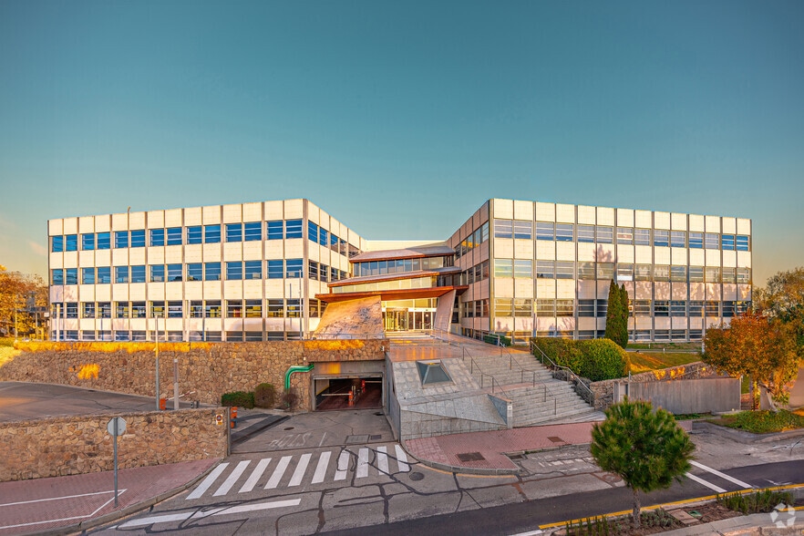 Calle Caléndula, 13, Alcobendas, Madrid for lease - Primary Photo - Image 1 of 27