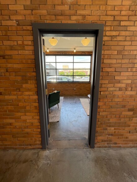 10 N Lee Ave, Oklahoma City, OK for lease - Building Photo - Image 2 of 27