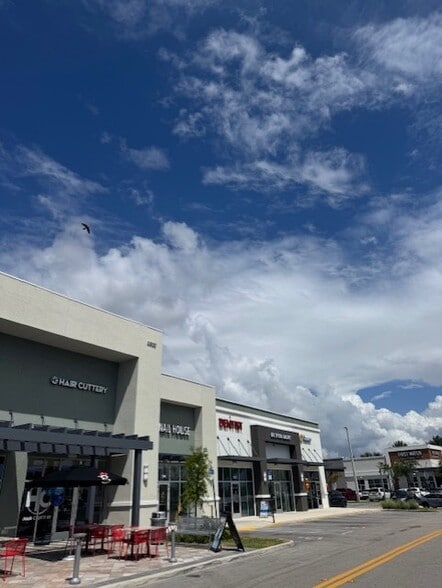 3600 N University Dr, Hollywood, FL à louer - Photo du bâtiment - Image 3 de 5