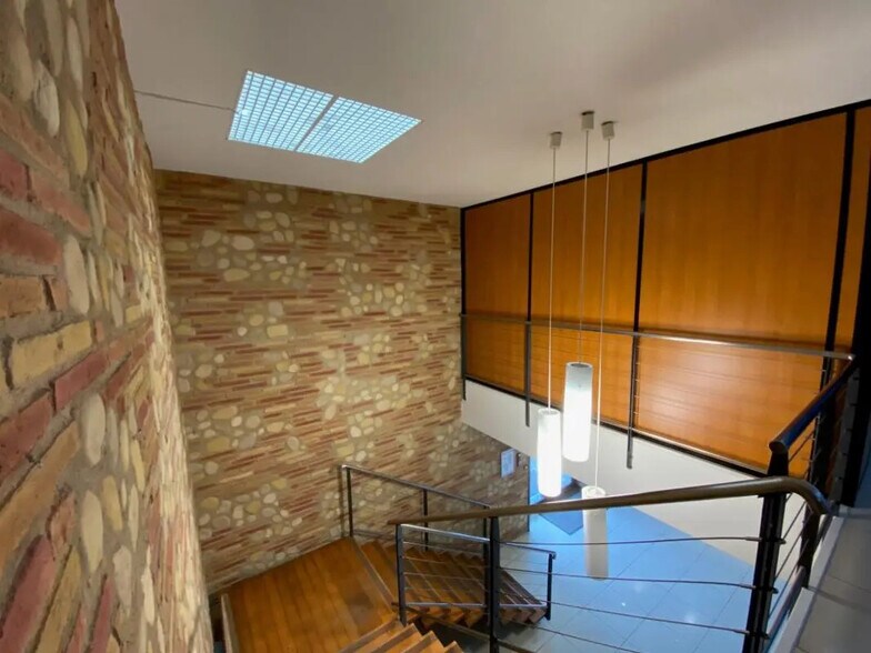 Bureau dans Saint-Jean à louer - Photo du bâtiment - Image 2 de 22