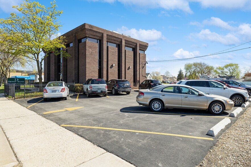 8233 S Harlem Ave, Bridgeview, IL à louer - Photo du bâtiment - Image 2 de 20