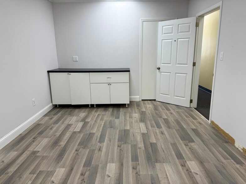 44 Atlantic Ave, Lynbrook, NY for lease - Building Photo - Image 2 of 7