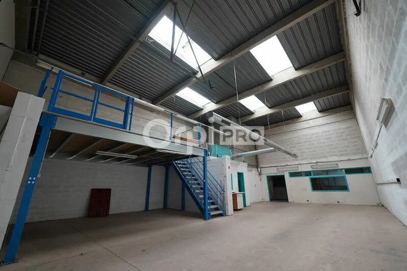 Flex in Lyon for lease - Building Photo - Image 3 of 23