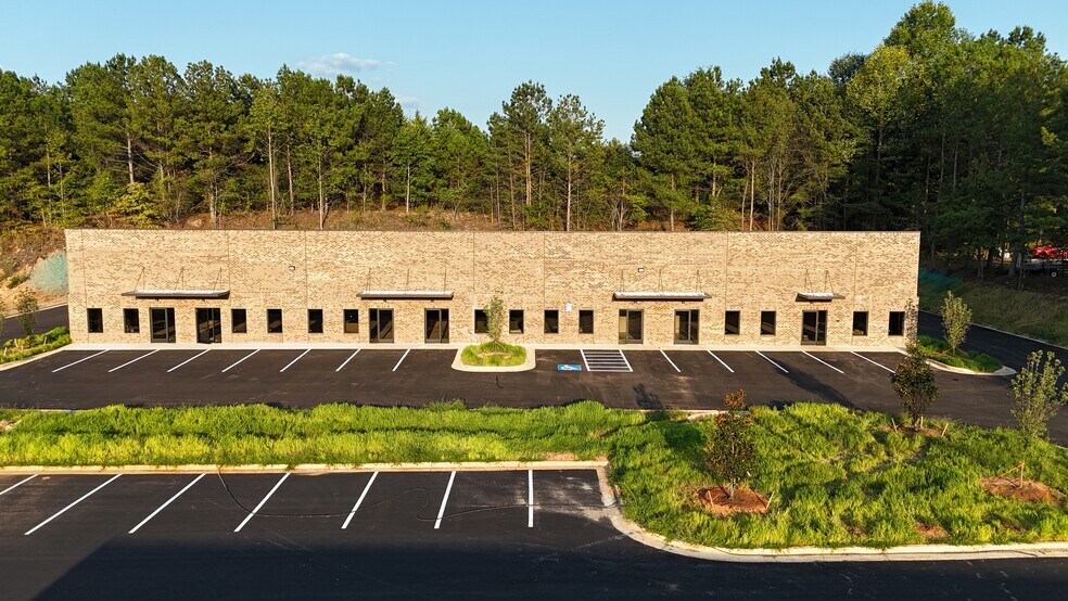 94 Worldwide Dr, Dawsonville, GA à louer - Photo du bâtiment - Image 3 de 10