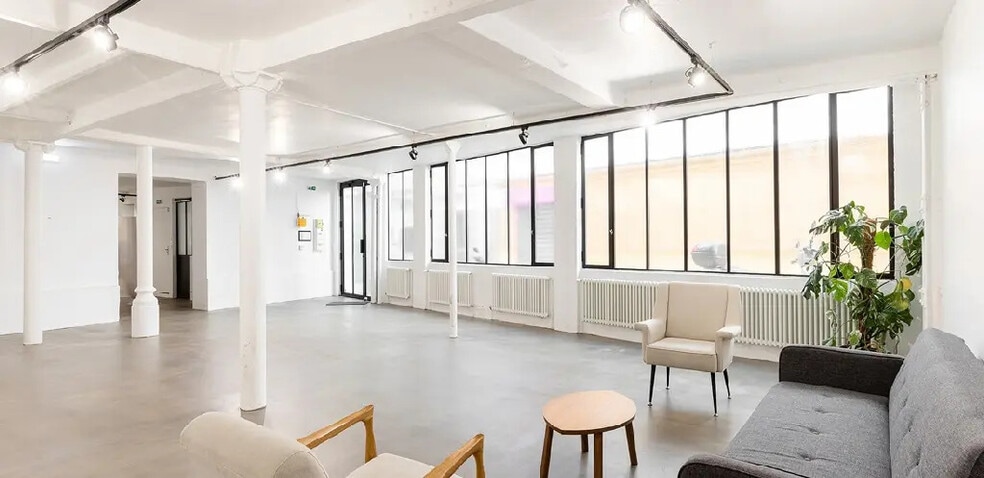 Office in Paris for lease - Interior Photo - Image 1 of 5