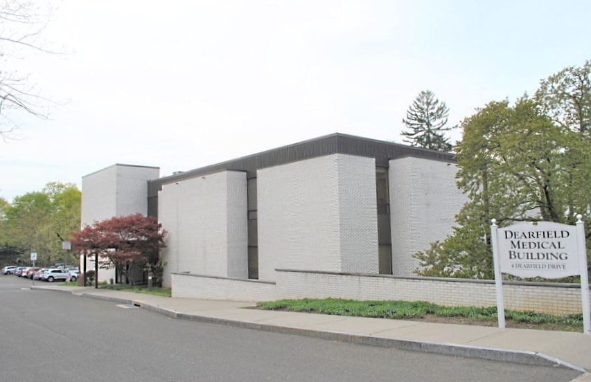 4 Dearfield Dr, Greenwich, CT for lease - Building Photo - Image 3 of 16