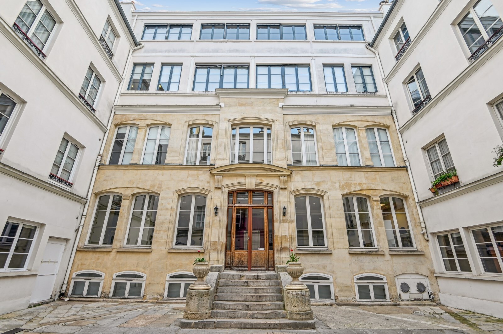 13 Rue Pierre Leroux, Paris for lease Building Photo- Image 1 of 21