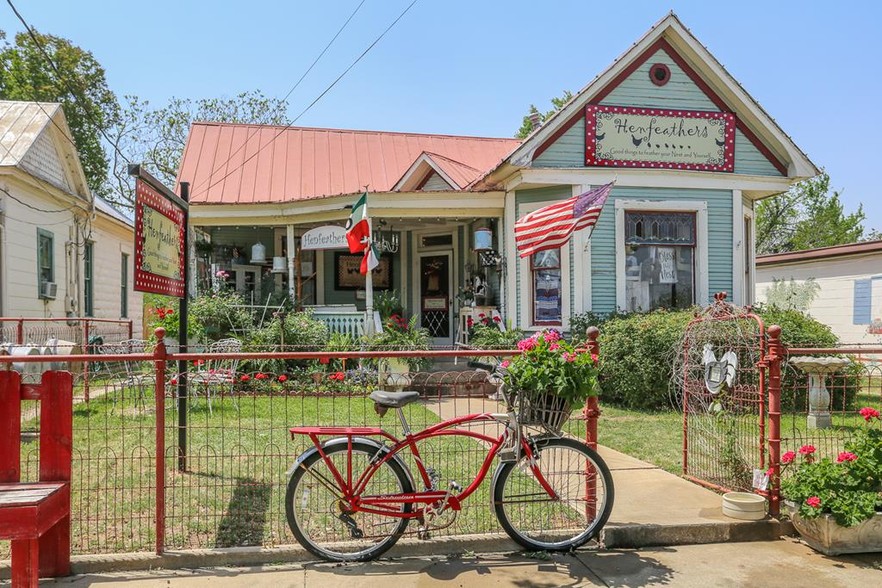 411 E Main St, Fredericksburg, TX à vendre - Autre - Image 1 de 1