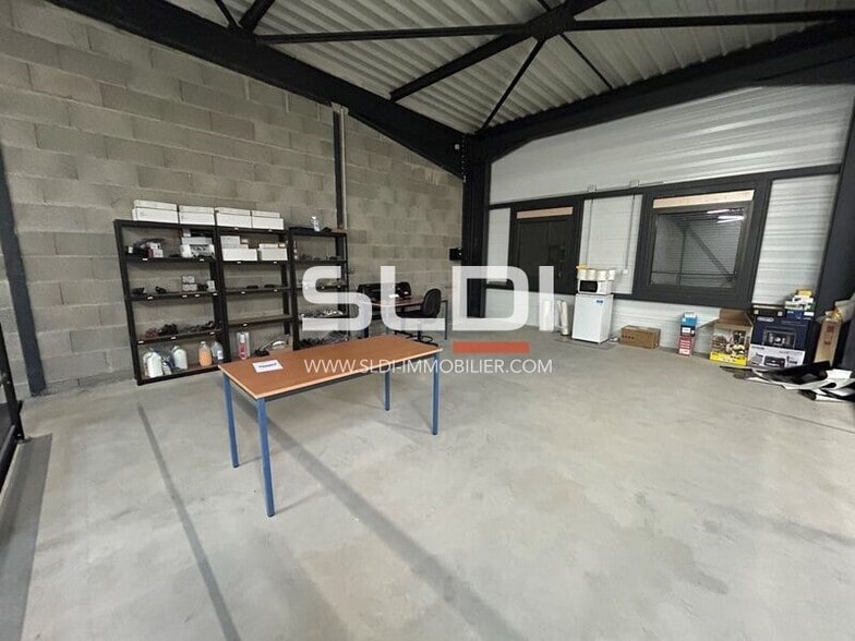 420 Rue Gabriel Voisin, Villefranche-sur-Saône for lease - Interior Photo - Image 2 of 12