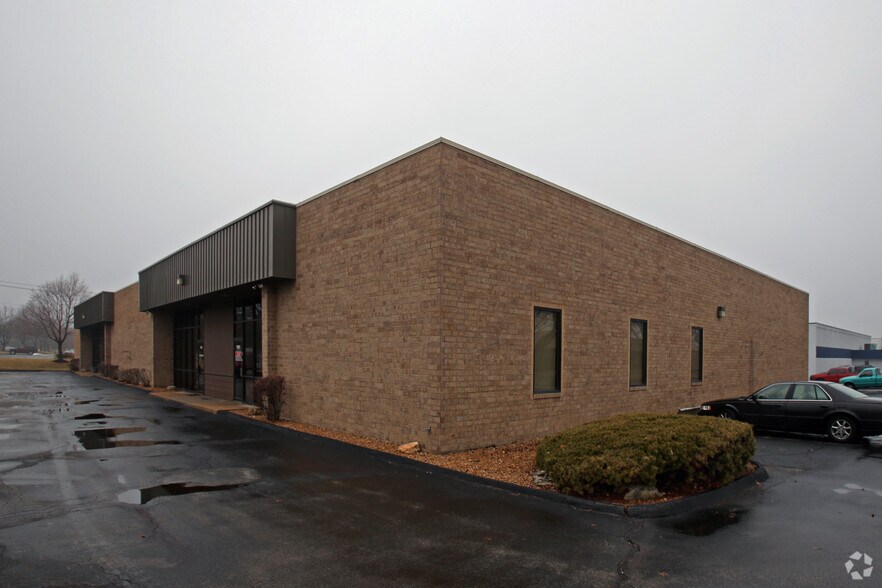 11905-11923 Borman Dr, Maryland Heights, MO for lease - Primary Photo - Image 1 of 8