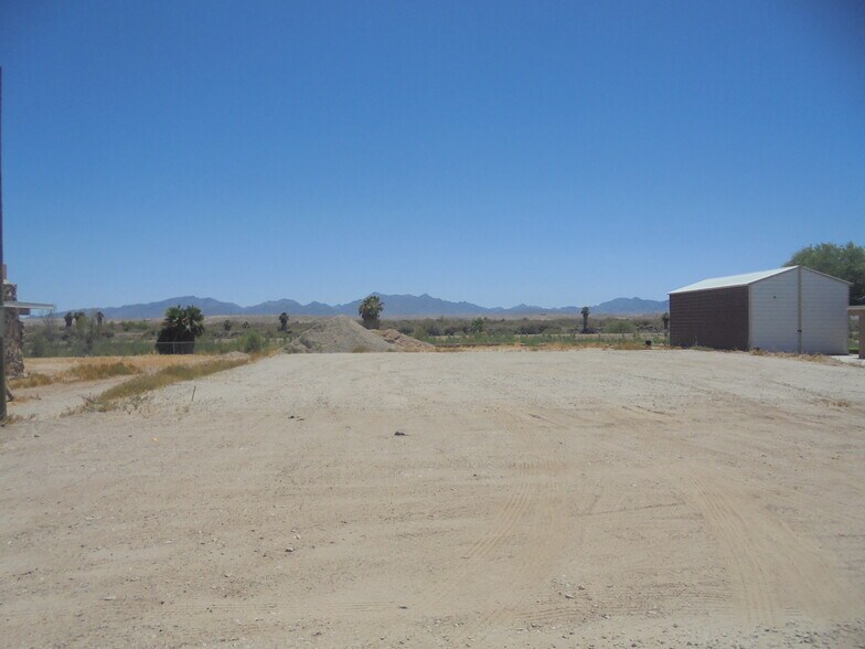 1556 Riviera Dr, Blythe, CA à vendre - Photo du bâtiment - Image 2 de 5