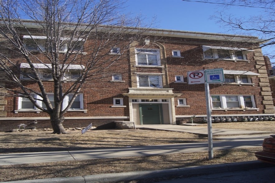 131 N Lawn Ave, Kansas City, MO à vendre - Photo du bâtiment - Image 3 de 24