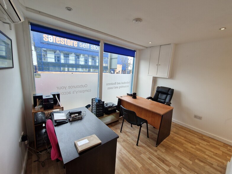 341 Garratt Ln, Londres à louer - Photo du bâtiment - Image 3 de 6