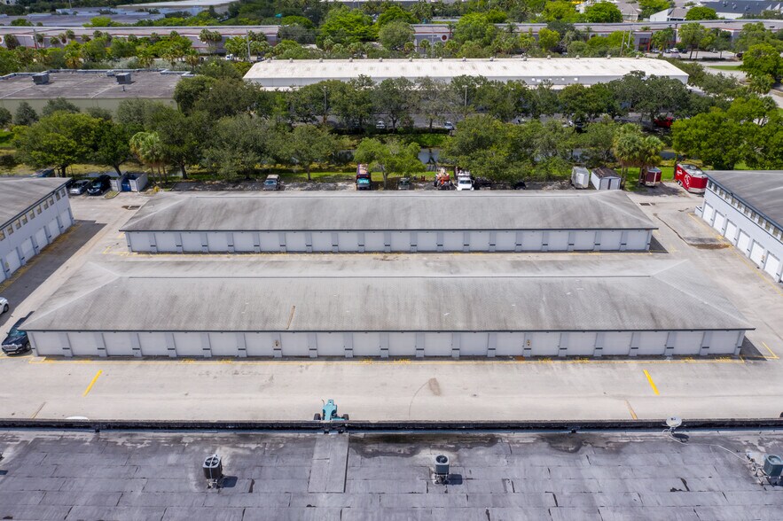4851 NW 103rd Ave, Sunrise, FL à louer - Photo du bâtiment - Image 2 de 6