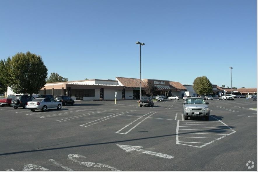 2916-2920 E Whitmore Ave, Ceres, CA à louer Photo du bâtiment- Image 1 de 1