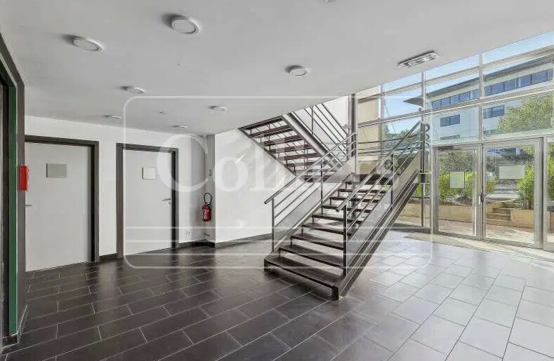 380 Avenue Archimède, Aix-en-Provence for lease - Interior Photo - Image 3 of 3