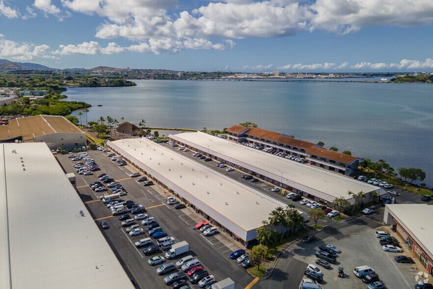 98-025 Hekaha St, Aiea, HI à louer - Photo du bâtiment - Image 1 de 14