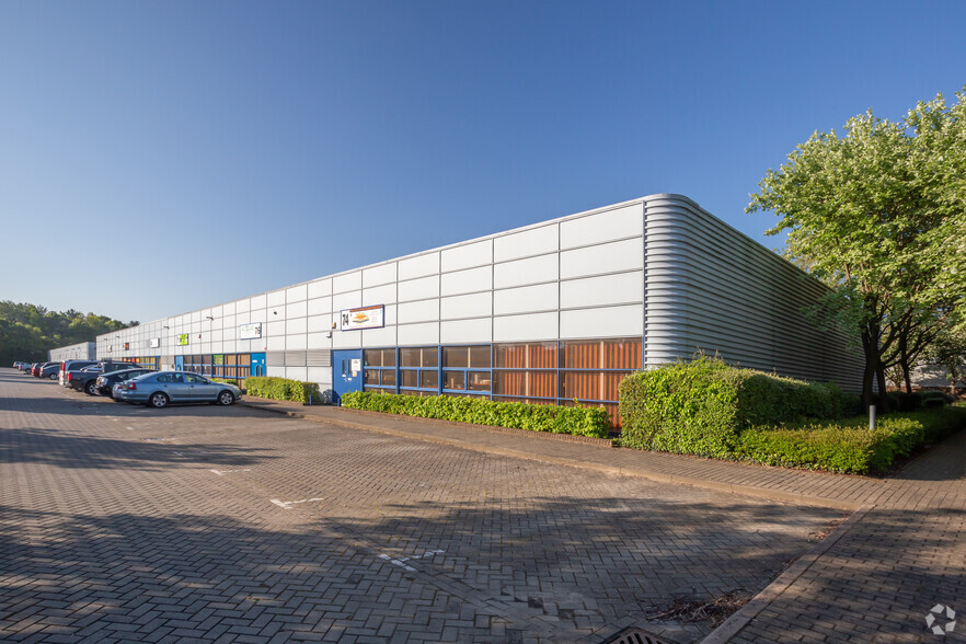 74-84 Tanners Dr, Milton Keynes for lease - Building Photo - Image 2 of 4