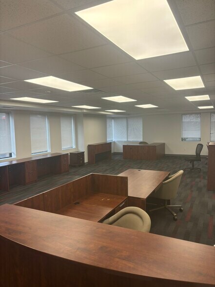 29 Noblestown Rd, Carnegie, PA à louer - Photo du bâtiment - Image 2 de 23