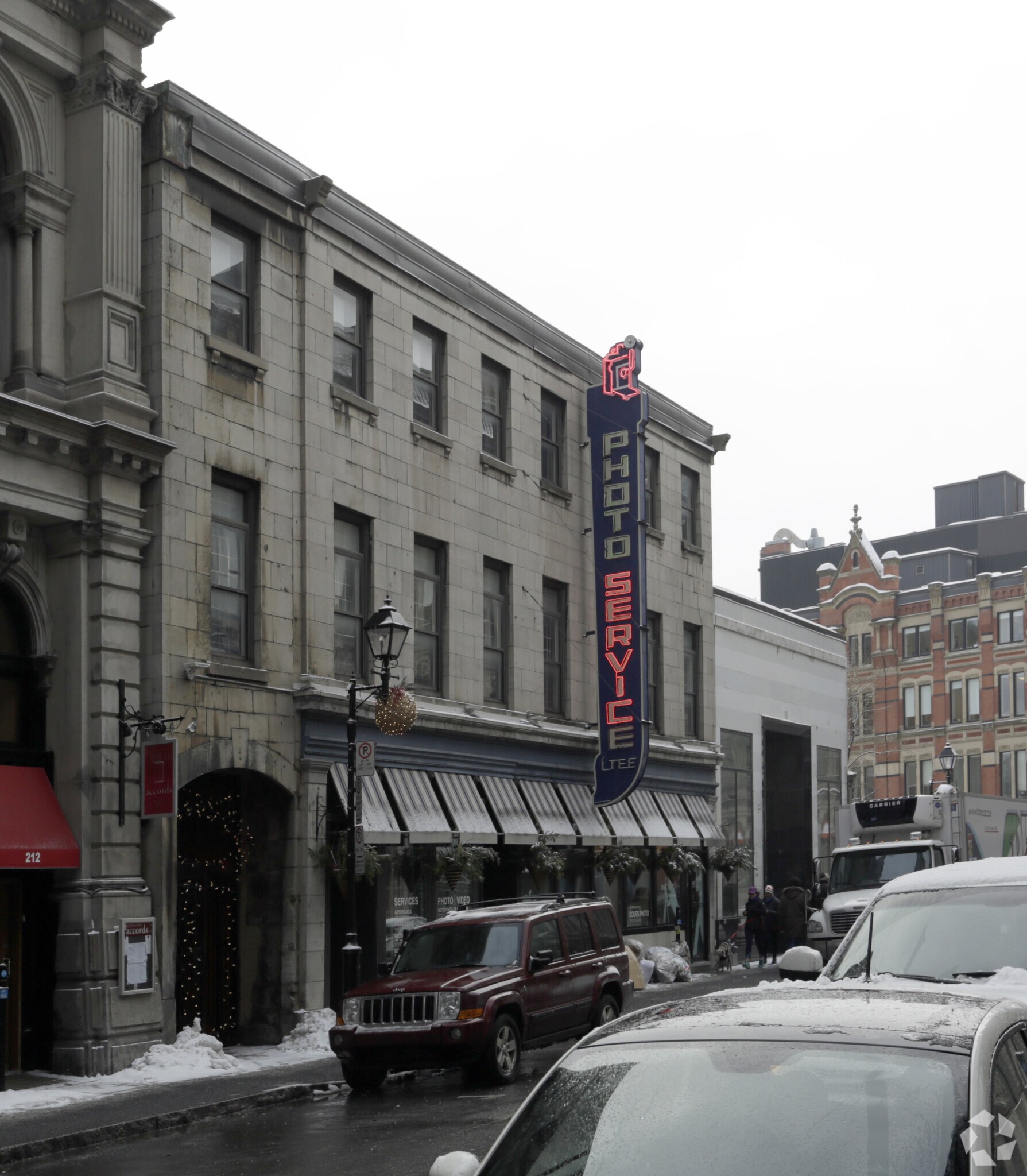 222 Rue Notre-Dame O, Montréal, QC à vendre Photo principale- Image 1 de 1