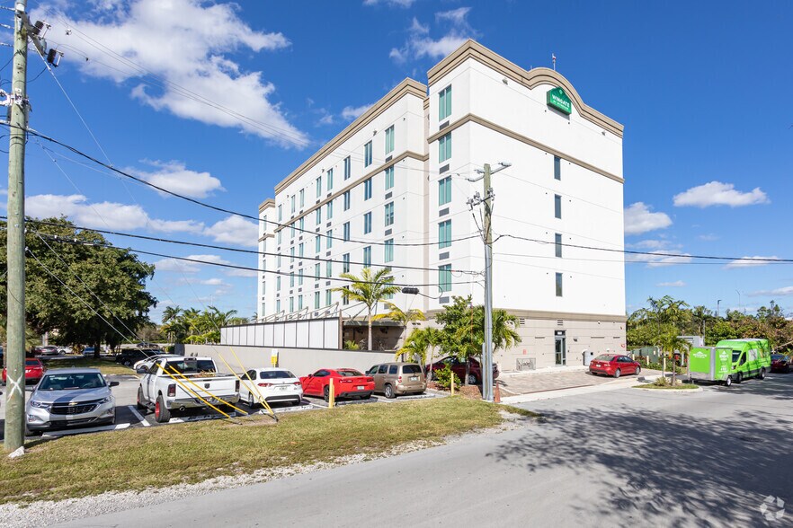 3755 NW 78th Ave, Doral, FL à vendre - Photo du bâtiment - Image 2 de 41