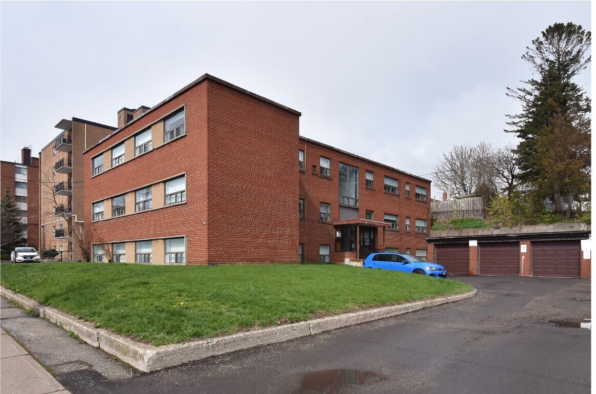 1051 Victoria Park Ave, Toronto, ON à vendre Photo principale- Image 1 de 18