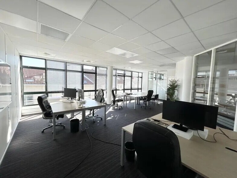 2 Avenue Lacassagne, Lyon for lease - Building Photo - Image 2 of 9