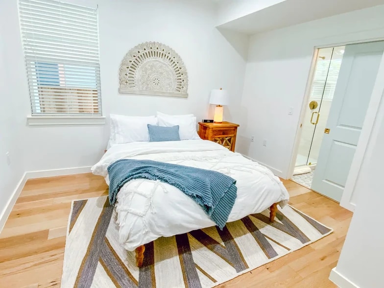 2503 E Cesar Chavez St, Austin, TX for lease - Interior Photo - Image 2 of 8