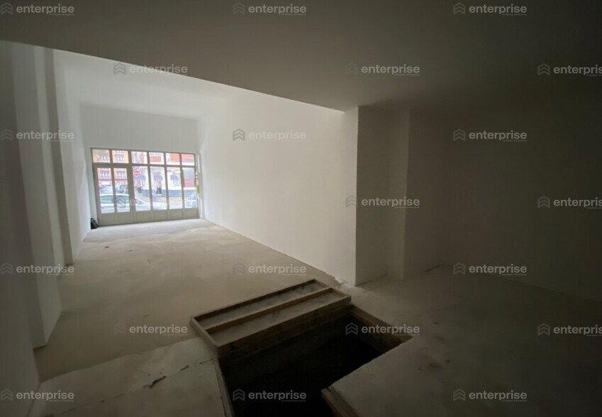 Retail in Lille for lease - Interior Photo - Image 3 of 3