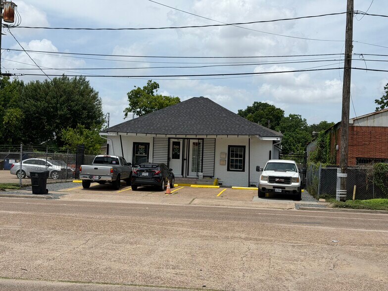 304 S Lockwood Dr, Houston, TX à vendre - Photo du bâtiment - Image 2 de 23