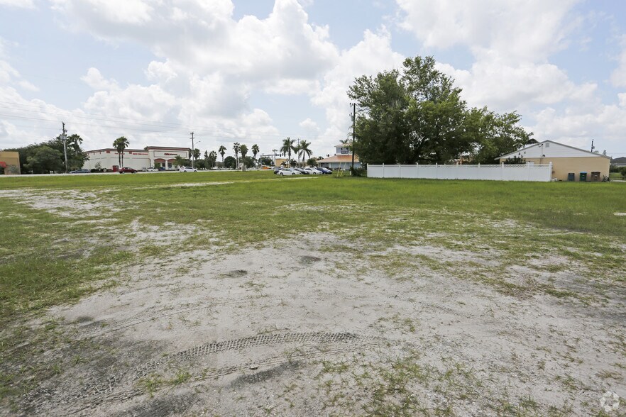 1202 Del Prado Blvd S, Cape Coral, FL à vendre - Photo du bâtiment - Image 3 de 3