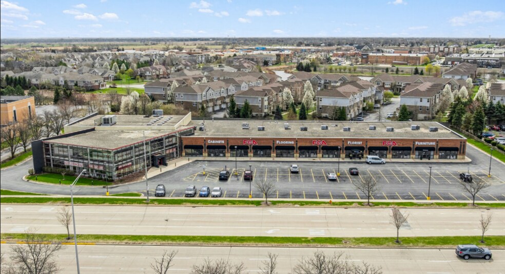 2852 W Ogden Ave, Naperville, IL à vendre - Photo principale - Image 1 de 1