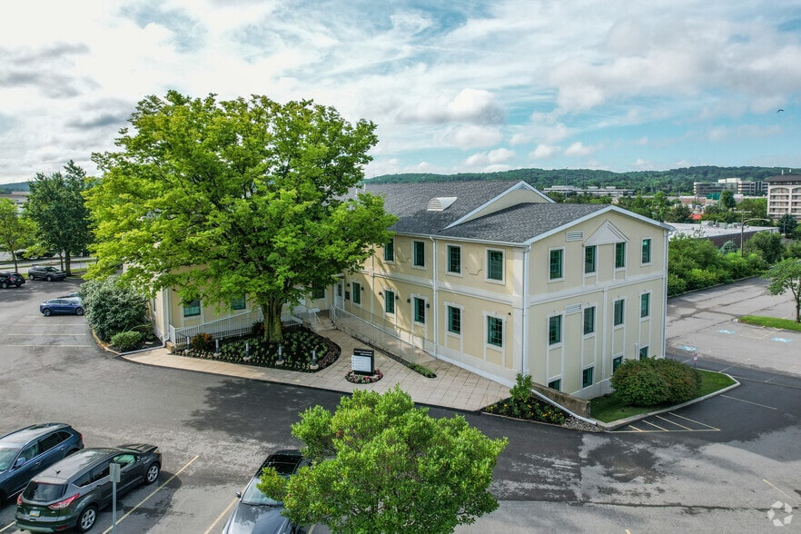 216 Mall Blvd, King Of Prussia, PA for lease - Primary Photo - Image 1 of 7