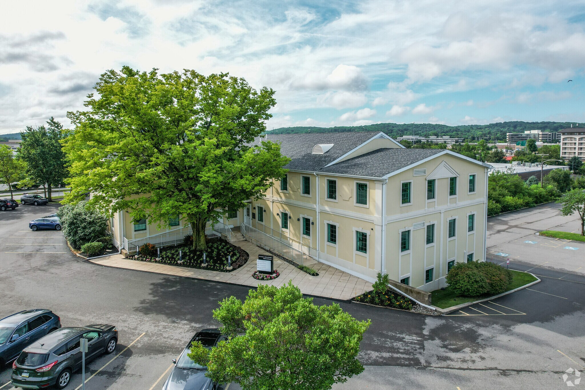 216 Mall Blvd, King Of Prussia, PA for lease Primary Photo- Image 1 of 8