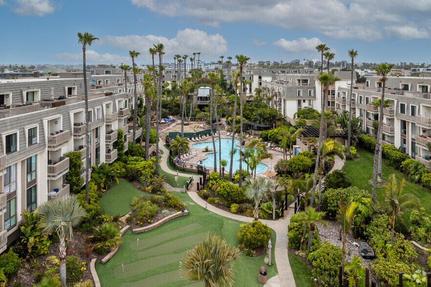 999 N Pacific St, Oceanside, CA à vendre - Photo du bâtiment - Image 1 de 6