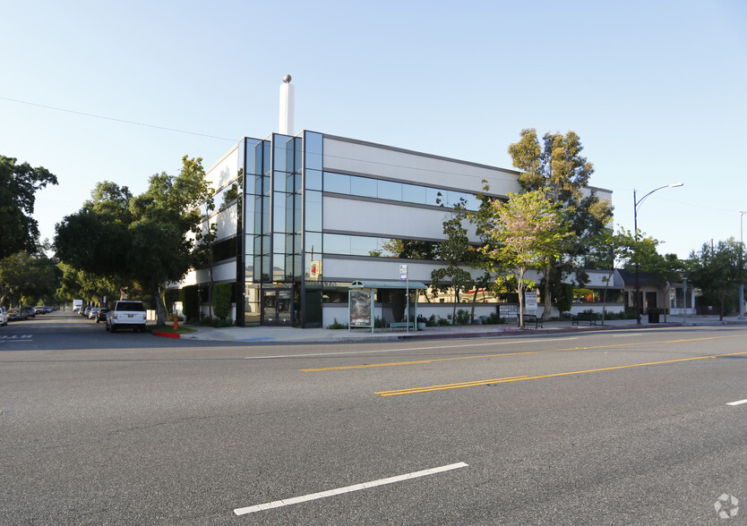 3100 W Burbank Blvd, Burbank, CA à louer - Photo principale - Image 1 de 1