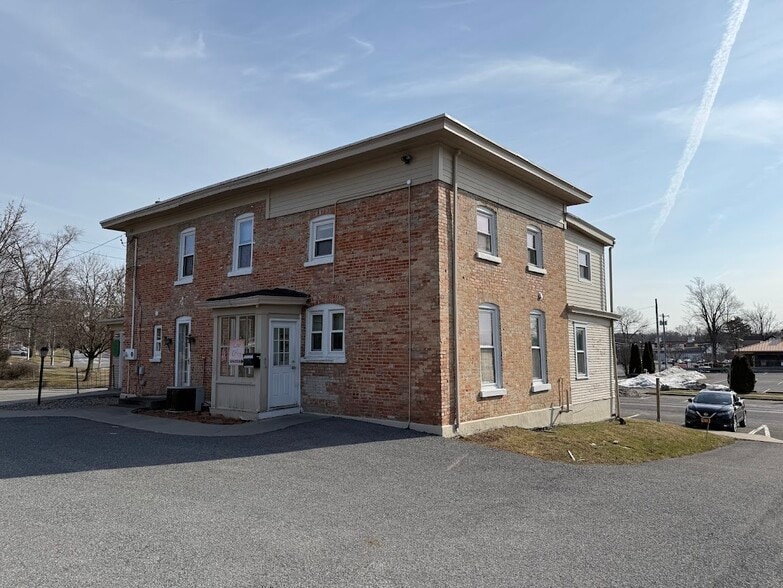 201 2nd St, Liverpool, NY for lease - Building Photo - Image 2 of 8