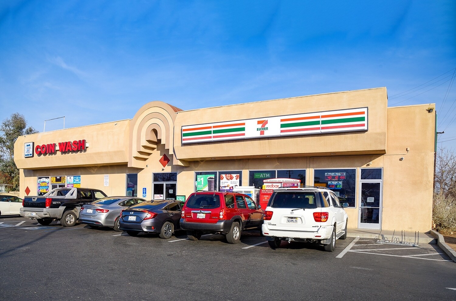 2414-2418 N Fruit Ave, Fresno, CA for lease Primary Photo- Image 1 of 3