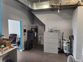 566 Frank Hill Rd, Peterborough, ON for lease Interior Photo- Image 2 of 6