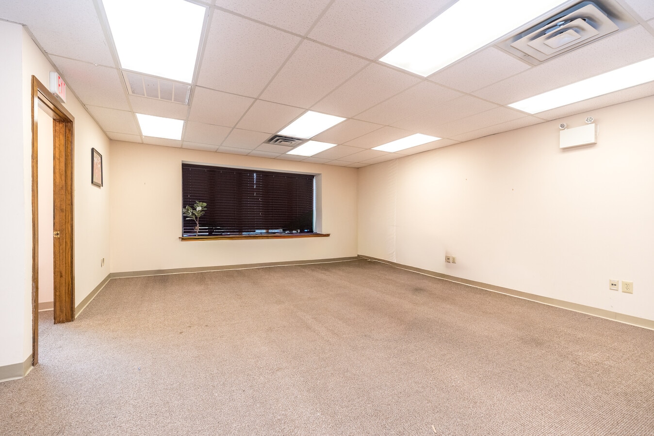 908-918 Town Center, New Britain, PA 18901 - Unit 916 - - Interior Photo - Image 2 of 10